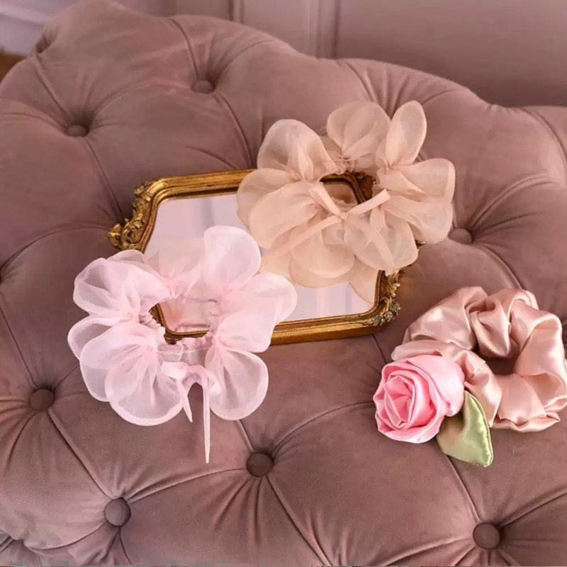 MICHU COQUETTE Fabric Accessor - Art Craft Books 评论和价格